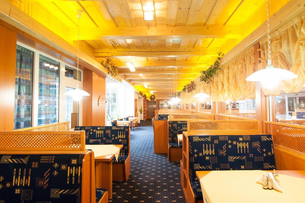 Sport-V-Hotel Hrotovice Exterior photo