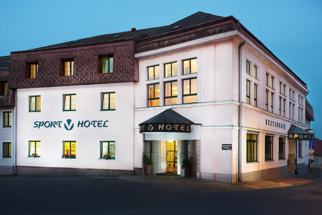 Sport-V-Hotel Hrotovice Exterior photo